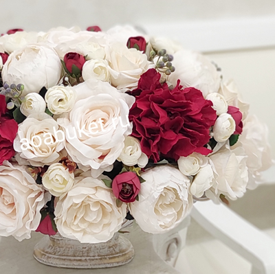 Восхитительная композиция Кармен в белом из цветов № УНС026/Купить для украшения интерьера в Москве