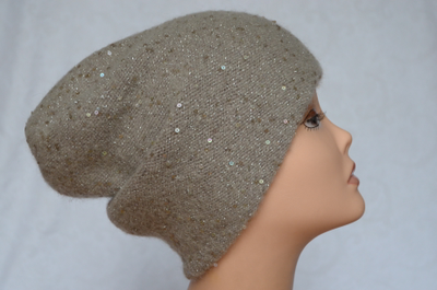Итальянская вязаная шапка с пайетками женская фото
