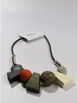 Колье "Вязаный шар и трапеции" хаки