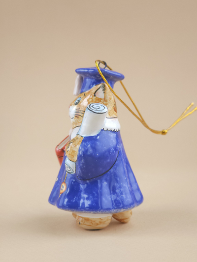 Кошечка в мантии