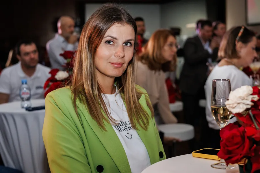 Оформление презентации Kuppersberg цветочными композициями от компании "Приятно" 