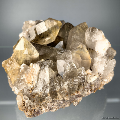 Рутил в кристаллах дымчатого кварца. Бразилия. 150*140*80мм (ААА)