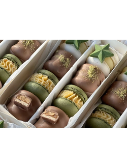 Набор пирожных макаронс "День защитника отечества"