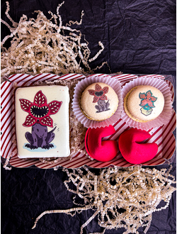 Набор сладостей Очень странные дела Пряник+2 макарона+2 предсказания