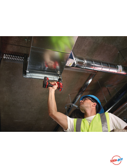 Аккумуляторная дрель-шуруповерт Milwaukee M18 BDD-202C 4933443555