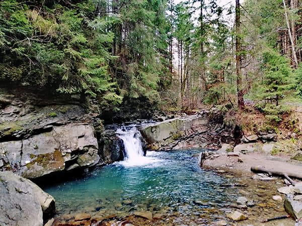 Водоспад Дівочі Сльози в Карпатах