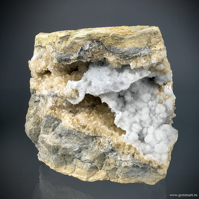 Целестин  и кальцит. Дагестан. Россия. 80*80*70мм