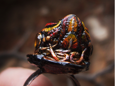 "Легенда Янтарного Подземелья", кольцо с курочкой и натуральным янтарём