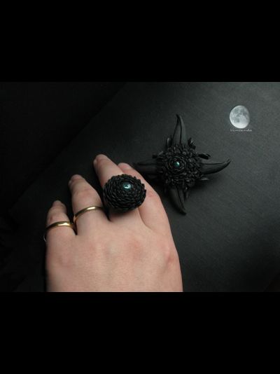 "Цветок Ворона". Комплект украшений (кольцо и брошь) в готическом стиле из коллекции "Рейвенсвуд"