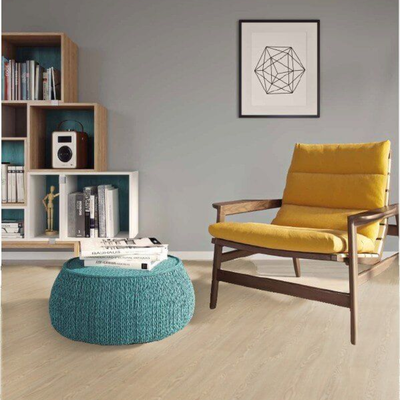 Ламинат Wineo Дуб Спокойный Бежевый LA170MV4 в интерьере комнаты