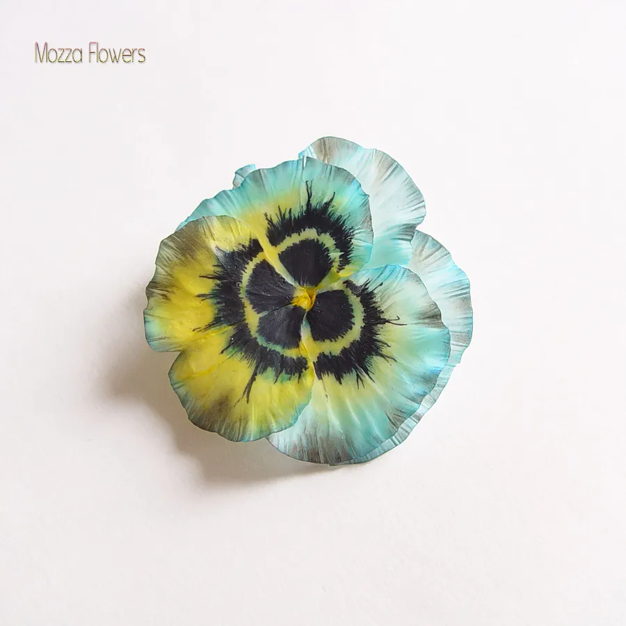 Заколка-брошь "Анютка"