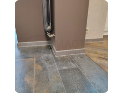 Плинтус ХДФ Dollken Cubu Flex Life 60мм Х 2,5 м 1246 Серебро платина в интерьере 10