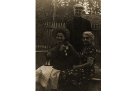 Лето 1952 г. – семья Левицких на даче в Волковицах