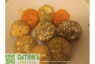 Домашний сыр из козьего молока в шариках со специями