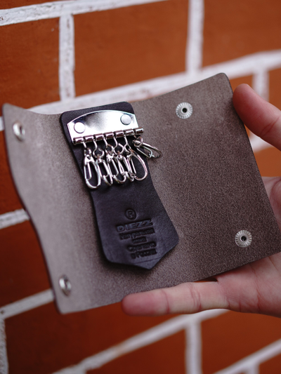 Ключница коричневого цвета KL-001 3