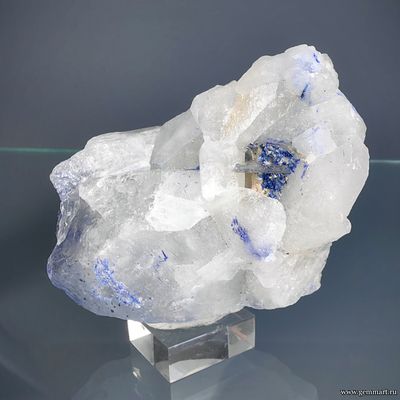 Дюмортьерит в кварце. Бразилия. 73*50*40мм