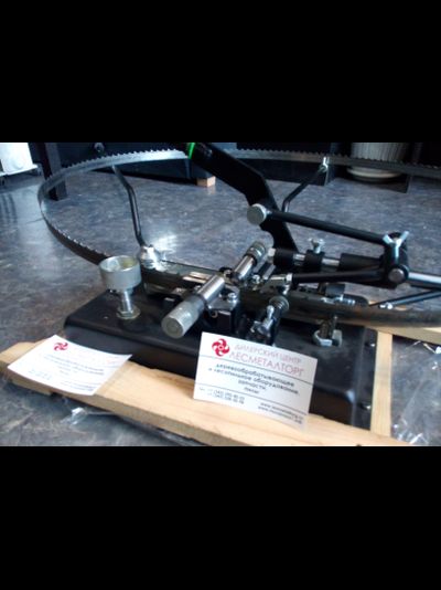 Разводной станок для ленточных пил, двухсторонний, полуавтоматический