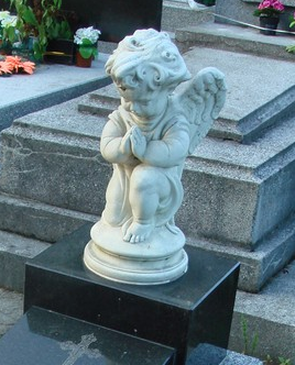 Фото детский памятник с ангелочком на могилу в СПб