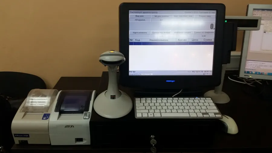 Рабочее место кассира: POS-компьютер, фискальный регистартор FPrint-22ПТК, чековый принтер FPrint-55, сканер 2D штрих-кодов Honeywell, дисплей покупателя, денежный ящик, ПО Frontol 5 Торговля ЕГАИС