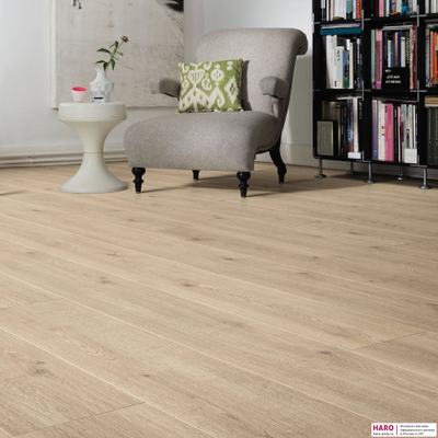 Декор ламината Haro Tritty 100 Gran Via Дуб Контура Каменно-Серый 531917 в интерьере комнаты