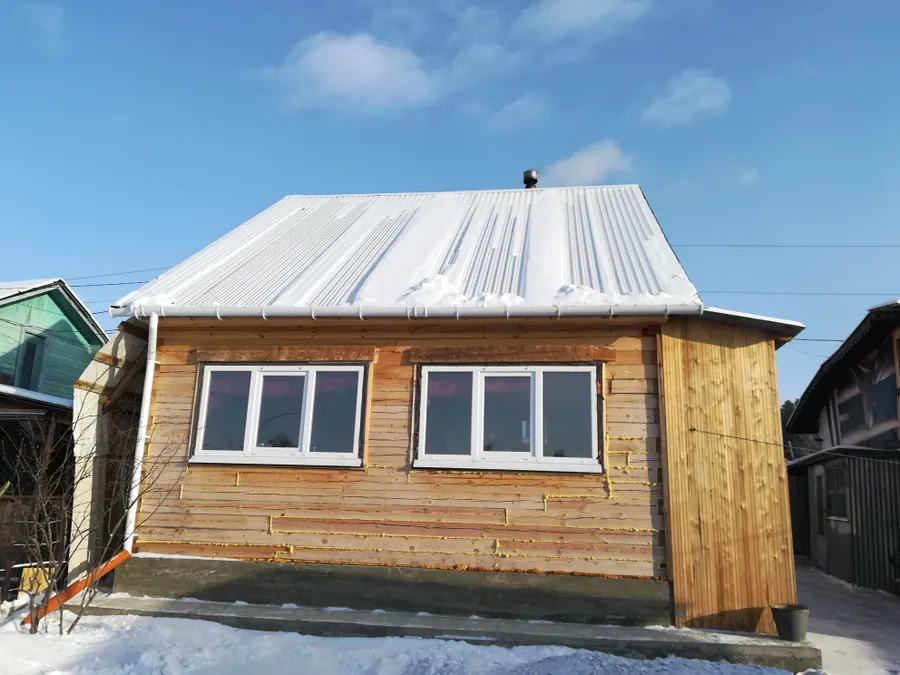 Положили кровлю (заказчик сам установил окна и пристроил крыльцо)