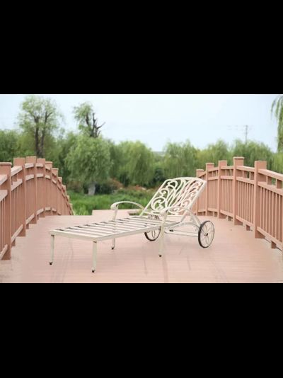 Белый шезлонг из литого алюминия Fiorino