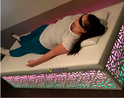 Светоакустическое ложе для волнового массажа