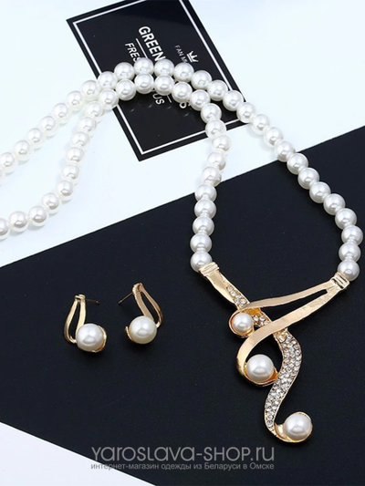 Набор: колье из жемчуга с подвесом и серьги-пусеты