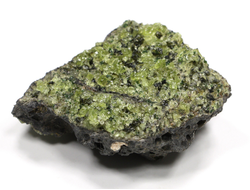 Хризолит (Перидот, Оливин) кристаллы на породе, США (54*47*29 мм, 79 г) №27232