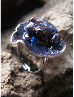 Космическое фэнтези-кольцо с лягушкой "Ведунья Алькора" с родолитом