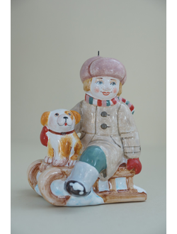 Мальчик на санях с собачкой