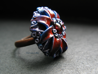 Необычное кольцо "Волшебникум" с гранатовой вставкой