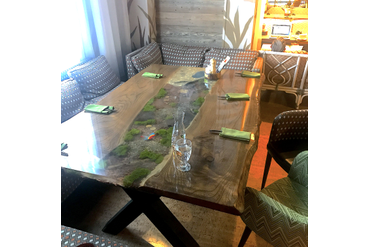 Стол-река банкетный с тематической заливкой "Африка". Работа spilcenter.com для сети семейных кафе "Андерсон", г. Москва