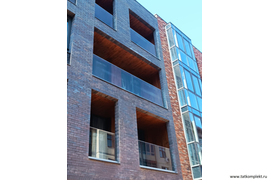 Стеклянные ограждения террасы и лоджий на алюминиевом анодированном профиле. Стекло закаленное триплекс толщиной 12мм (6+2+6) Стеклянное ограждение балкона в г. Казани, ЖК по ул. Айвазовского