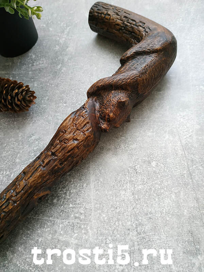 Резная деревянная трость "Медведь на дереве"