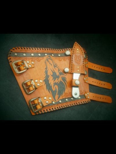 Наруч с ножом "Волк".