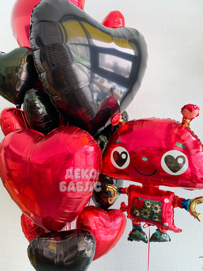 Фольгированный красный робот с глазами-сердечками в окружении фонтана из черных и красных праздничны