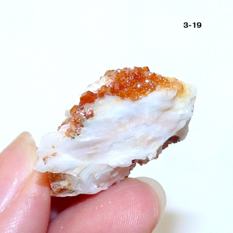 Ванадинит натуральный (щетка) №3-19: 33*26*16мм