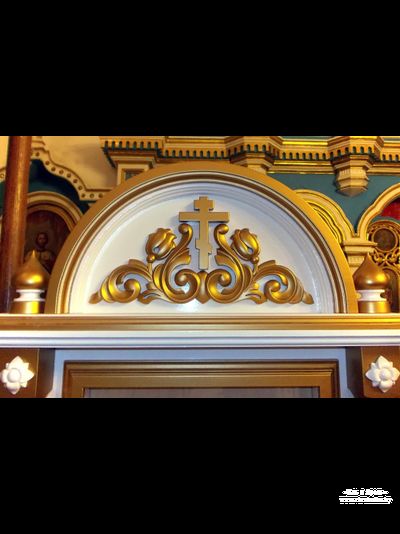 Напольный киот из дерева