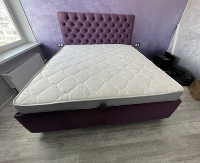 МЯГКАЯ ОДНОСПАЛЬНАЯ, ДВУСПАЛЬНАЯ КРОВАТЬ PАСКОНА, ФАНЕРНАЯ С КАРЕТНОЙ СТЯЖКОЙ, ПУГОВИЦАМИ, С ПОДЪЕМНЫМ МЕХАНИЗМОМ И БЕЛЬЕВЫМ ЯЩИКОМ