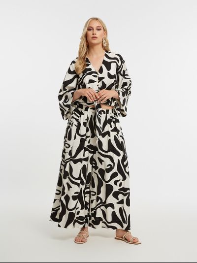 Женская блузка с принтом большого размера в модном бутике XLady