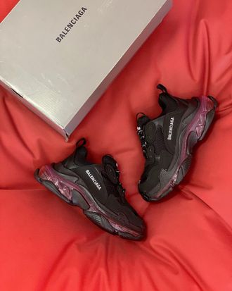 Кроссовки Balenciaga Triple S черные с фиолетовой подошвой в Тюмени
