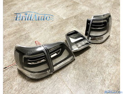 Cтопы Toyota Land Cruiser 200 07-15 в стиле 21 года LED (дымчатые серые)