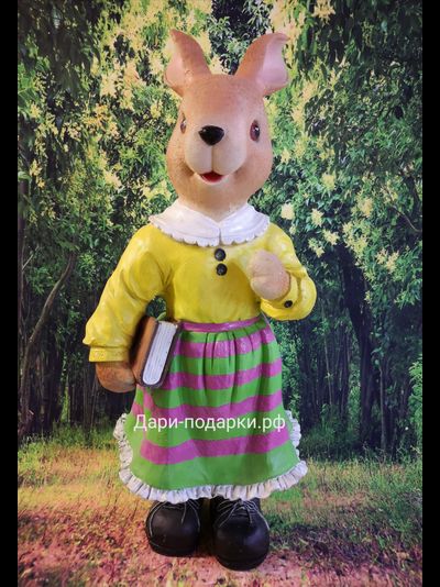 Крольчиха с книжкой  70*34см   3,5кг   полистоун Россия 3710-012439