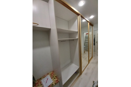 Шкаф купе белый с золотом