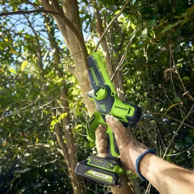Мини пила аккумуляторная цепная Greenworks GD24CS15