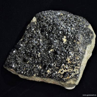 Меланит (разн. граната), друза, с пиритом, эпидотом, самородной медью - 310*235*100мм (ААА)