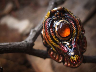 "Легенда Янтарного Подземелья", кольцо с курочкой и натуральным янтарём