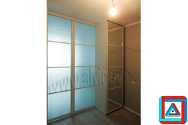 ФОТО 11- шкаф справа с зеркальной дверью