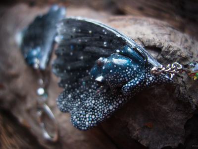 Серьги-крылышки с лягушками "Порхающие в туманном лесу"